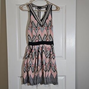 WAREHOUSE Tribal Print Sleeveless Mini Dress Pockets V-Neck Cut Out Back Size 4